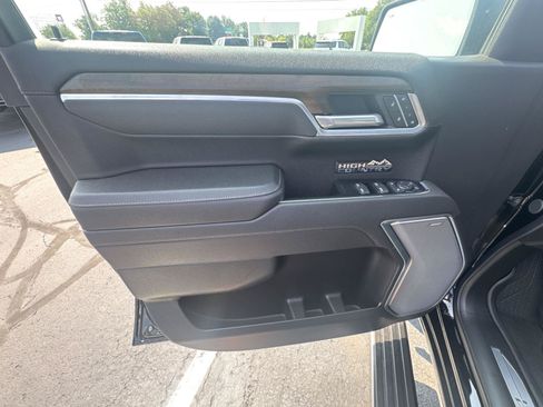 Used 2025 Chevrolet Silverado 1500 High Country AWD/4WD image 8