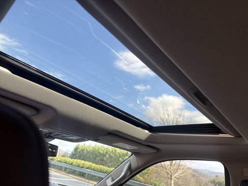 Used 2025 GMC Sierra 1500 SLT w/ SLT Premium Package image 19