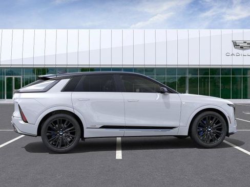 New 2026 Cadillac Lyriq V w/ Exterior Carbon Fiber Package AWD/4WD image 29