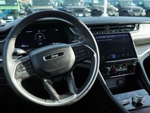 Certified 2024 Jeep Grand Cherokee Limited image 25