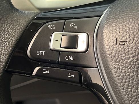 Used 2018 Volkswagen Tiguan S FWD image 20