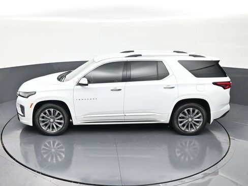 Used 2022 Chevrolet Traverse Premier FWD image 13