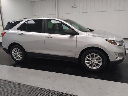 Used 2021 Chevrolet Equinox LS w/ LS Convenience Package FWD image 11