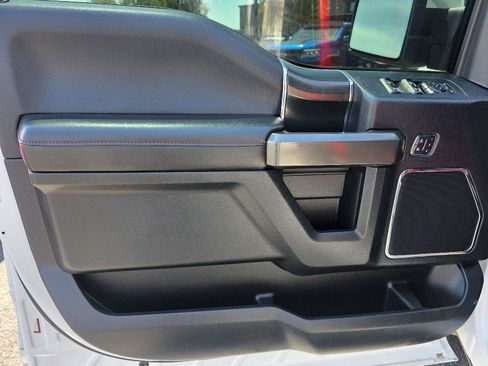 Used 2019 Ford F150 Lariat w/ Equipment Group 502A Luxury AWD/4WD image 9