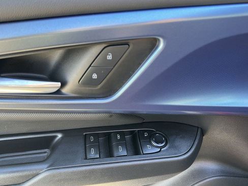 Used 2025 Chevrolet Equinox EV LT w/ Convenience Package image 22