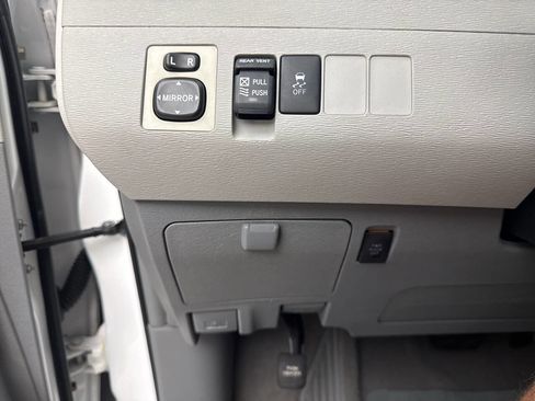 Used 2011 Toyota Sienna XLE AWD/4WD image 12
