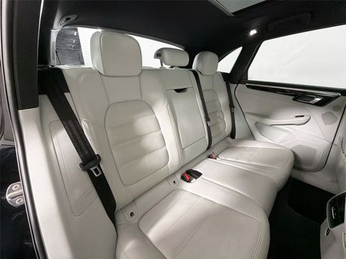 Certified 2023 Porsche Macan AWD/4WD image 27