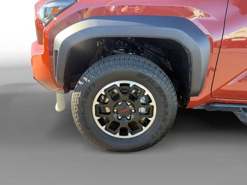 Used 2025 Toyota Tacoma TRD Off-Road image 9