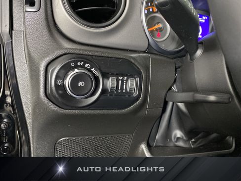 Used 2022 Jeep Wrangler Unlimited Sport image 24