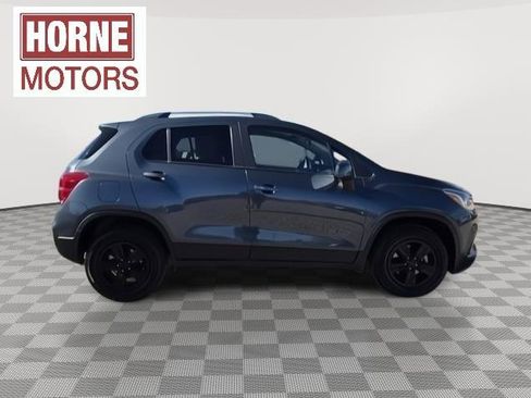 Used 2022 Chevrolet Trax LT w/ LT Convenience Package image 8