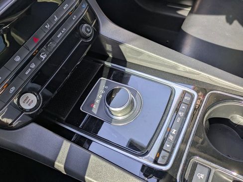 Used 2017 Jaguar F-PACE Prestige image 12