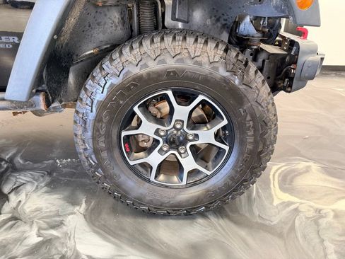 Used 2016 Jeep Wrangler Unlimited Rubicon w/ Dual Top Group AWD/4WD image 23