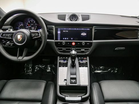 Certified 2026 Porsche Macan AWD/4WD image 16