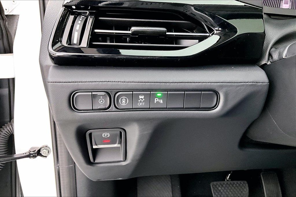 Certified 2026 Acura MDX w/ Technology Package FWD image 32