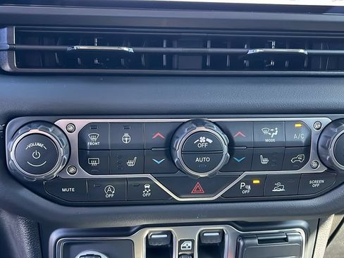New 2026 Jeep Gladiator Rubicon AWD/4WD image 17