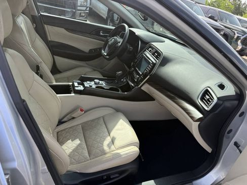 Used 2016 Nissan Maxima Platinum FWD image 10