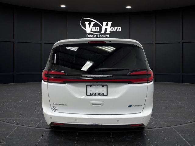 Used 2024 Chrysler Pacifica Limited FWD image 6
