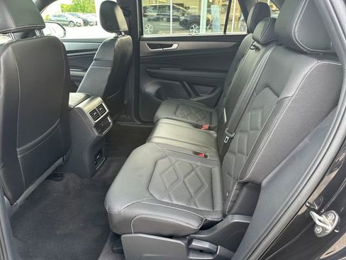 Certified 2024 Volkswagen Atlas Cross Sport SE w/ Panoramic Sunroof Package AWD/4WD image 32