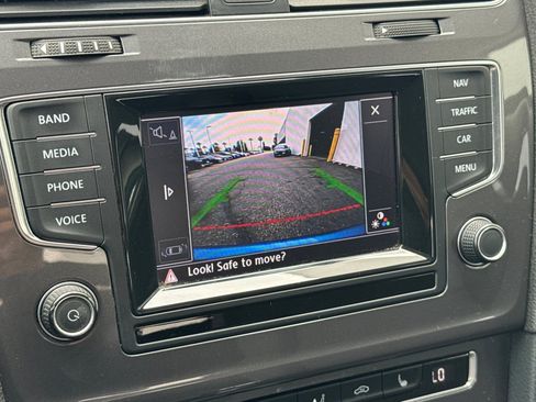 Used 2015 Volkswagen e-Golf SEL Premium FWD image 21
