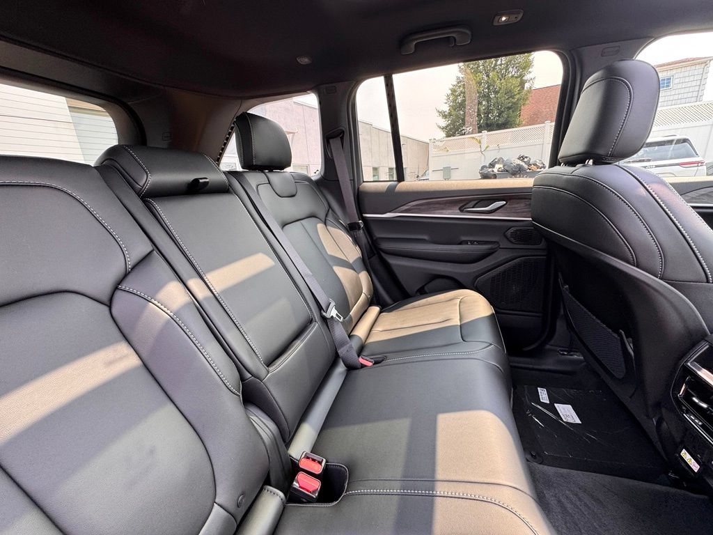 New 2026 Jeep Grand Cherokee Limited w/ Limited Altitude Package AWD/4WD image 22