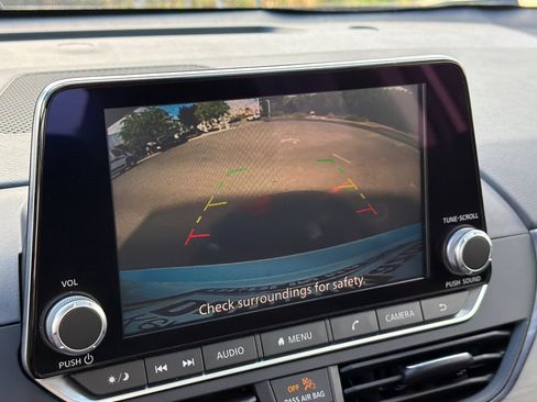 Used 2025 Nissan Altima 2.5 SV FWD image 18