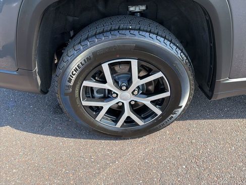 Certified 2025 Jeep Grand Cherokee L Limited AWD/4WD image 18