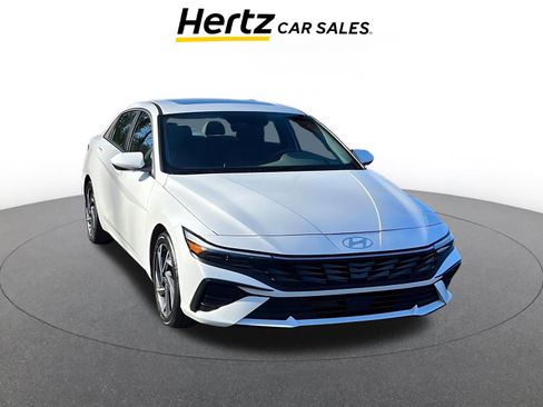 Used 2025 Hyundai Elantra SEL image 1