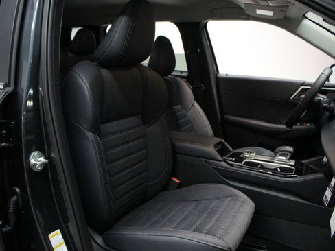 New 2025 Mitsubishi Outlander SE image 21