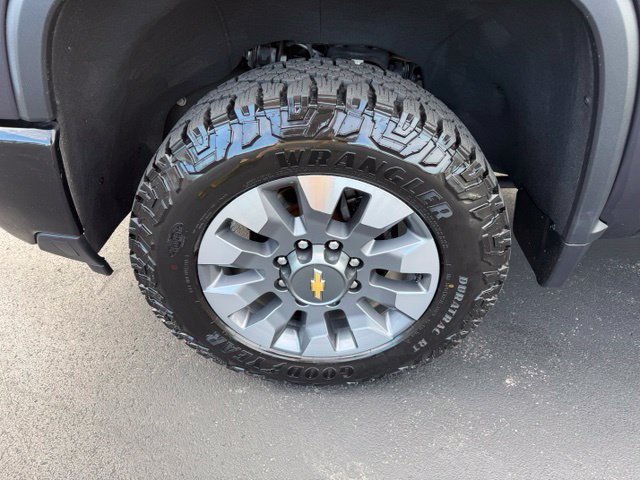 Used 2024 Chevrolet Silverado 2500 Custom w/ Custom Value Package AWD/4WD image 7