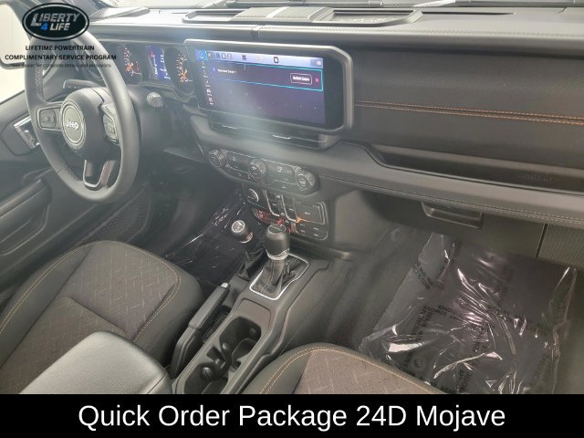 Used 2026 Jeep Gladiator Mojave AWD/4WD image 17