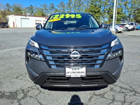 Used 2024 Nissan Rogue SV image 9