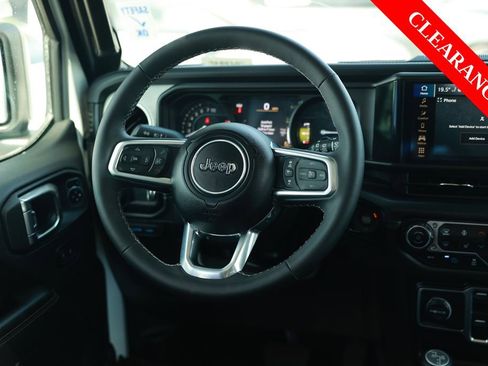 Used 2025 Jeep Wrangler Unlimited Sahara w/ Safety Group AWD/4WD image 27
