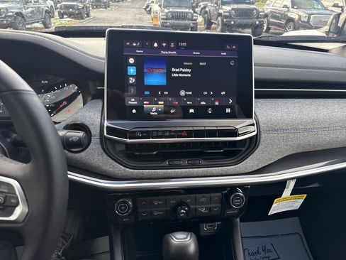 Used 2024 Jeep Compass Latitude w/ Convenience Group image 24