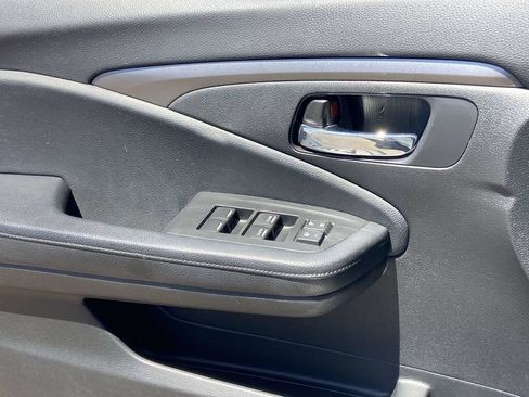 Used 2019 Honda Pilot EX image 16