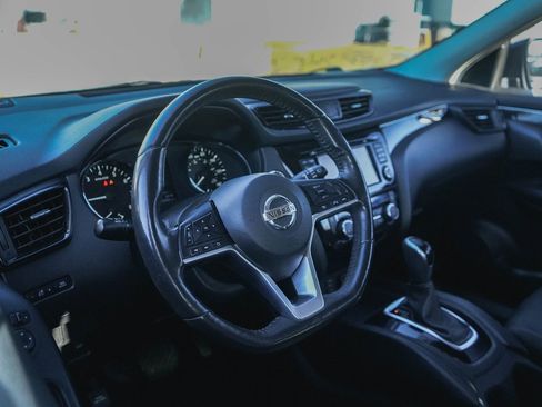 Used 2017 Nissan Rogue Sport SL image 6