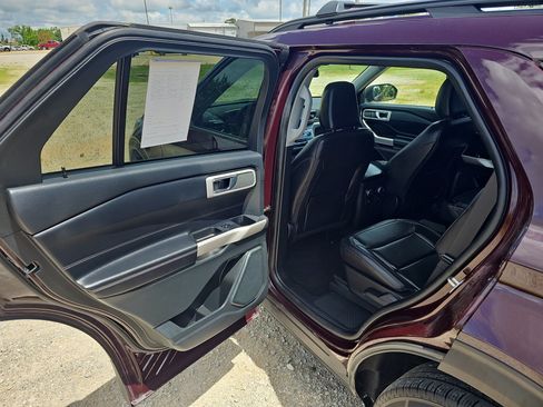 Used 2022 Ford Explorer XLT w/ Equipment Group 202A AWD/4WD image 14