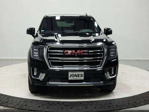 Used 2023 GMC Yukon XL SLT w/ SLT Premium Package AWD/4WD image 3
