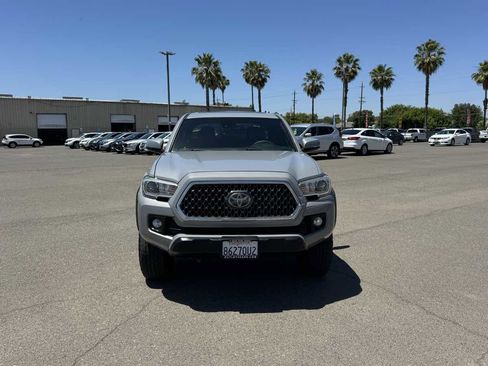 Used 2019 Toyota Tacoma TRD Off-Road AWD/4WD image 4