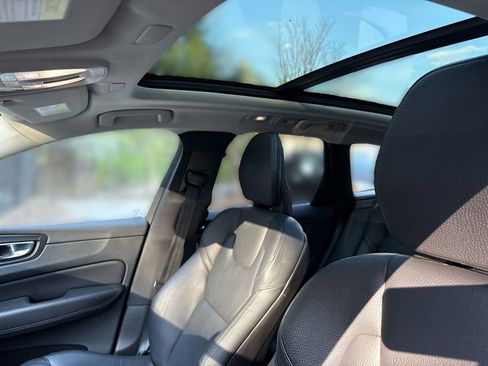 Used 2022 Volvo XC60 B5 Momentum image 16