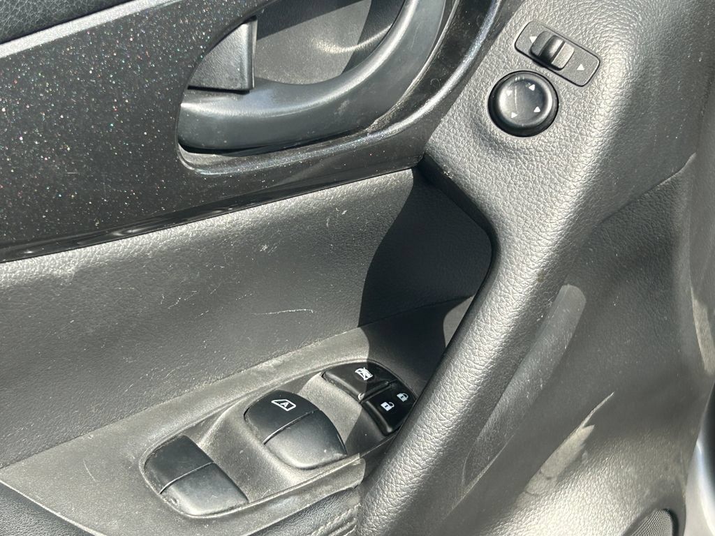 Used 2019 Nissan Rogue S AWD/4WD image 24