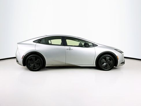 Used 2025 Toyota Prius LE image 10