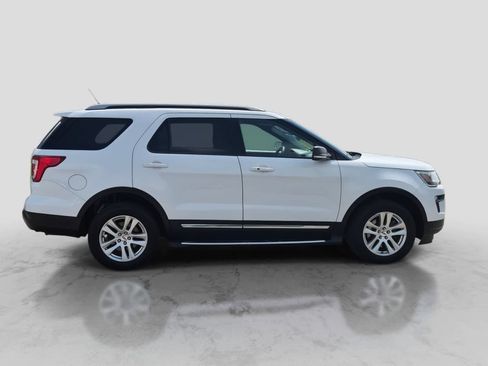 Used 2019 Ford Explorer XLT w/ Equipment Group 202A AWD/4WD image 9