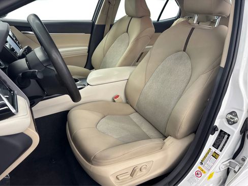 Used 2018 Toyota Camry LE FWD image 13