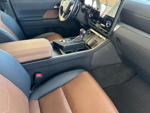 Used 2024 Lexus GX 550 image 14