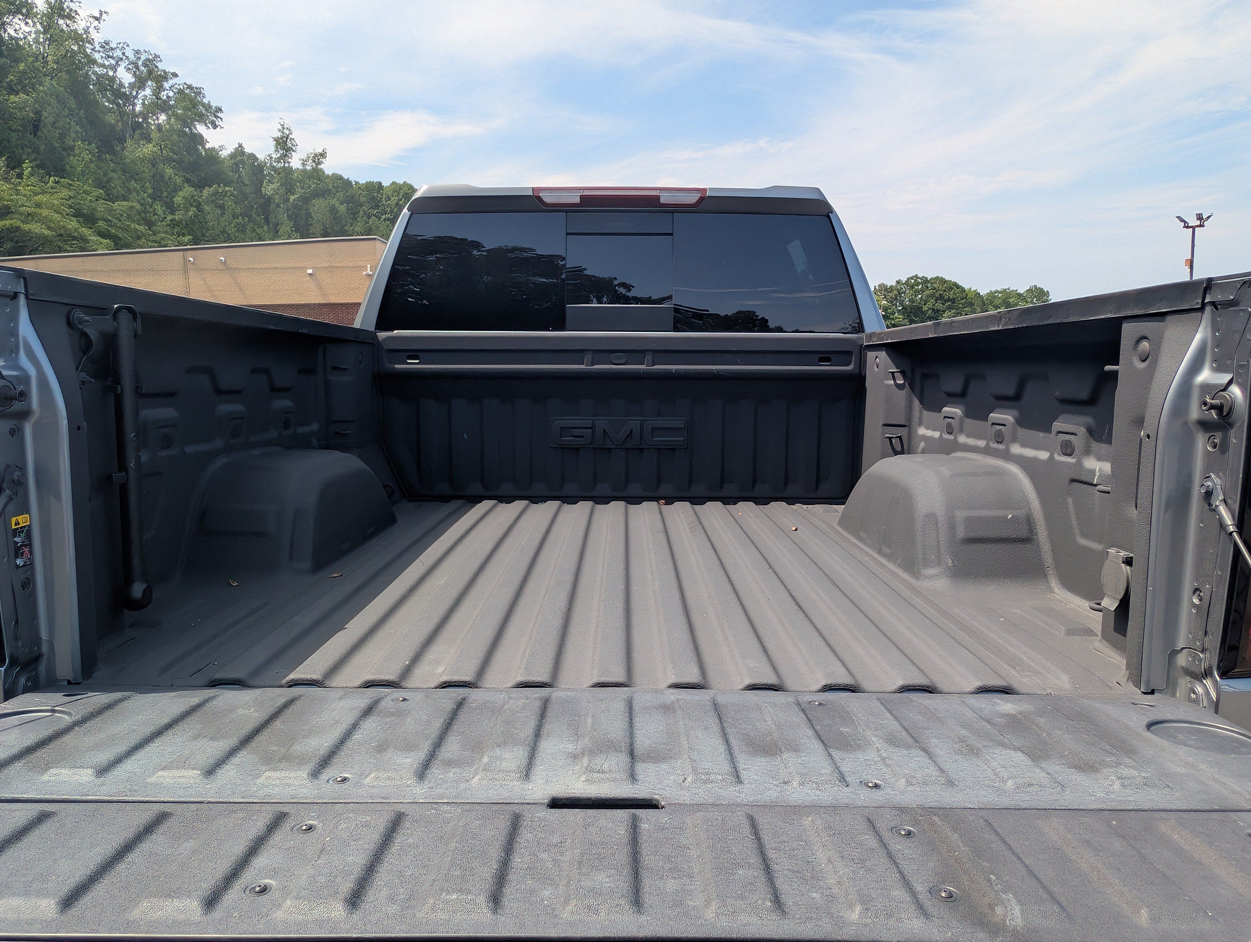 Used 2021 GMC Sierra 1500 SLT w/ SLT Premium Plus Package RWD image 18