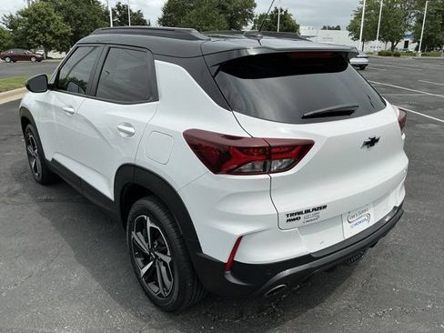 Used 2023 Chevrolet TrailBlazer RS w/ Sun and Liftgate Package AWD/4WD image 9