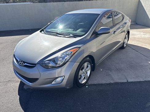 Used 2013 Hyundai Elantra GLS w/ Preferred Pkg image 3