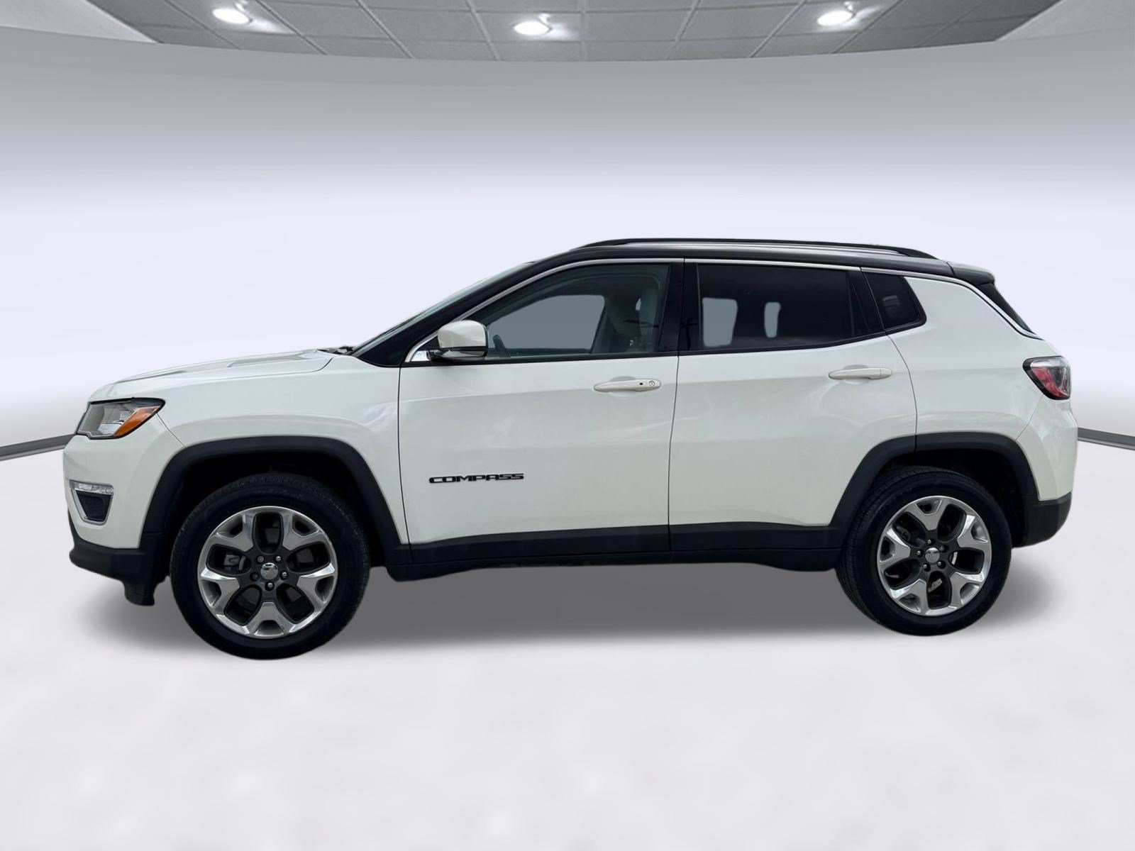 Used 2018 Jeep Compass Limited w/ Navigation Group AWD/4WD image 2