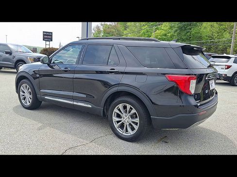 Certified 2022 Ford Explorer XLT w/ Equipment Group 202A AWD/4WD image 6
