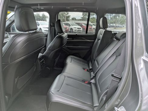 Certified 2025 Jeep Grand Cherokee Limited w/ Luxury Tech Group II RWD image 13